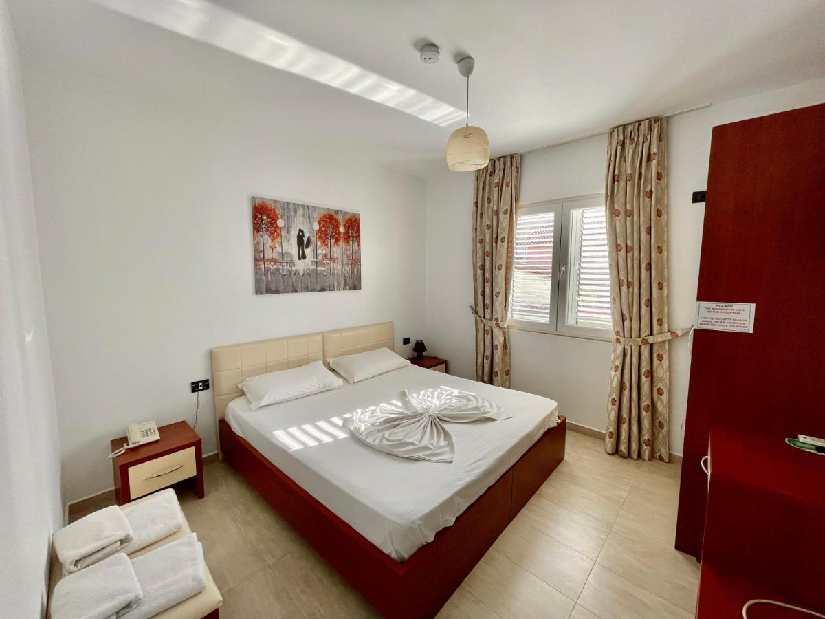 Vila Ada Hotel ティラナ エクステリア 写真