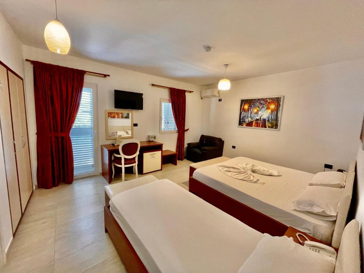 Vila Ada Hotel ティラナ エクステリア 写真