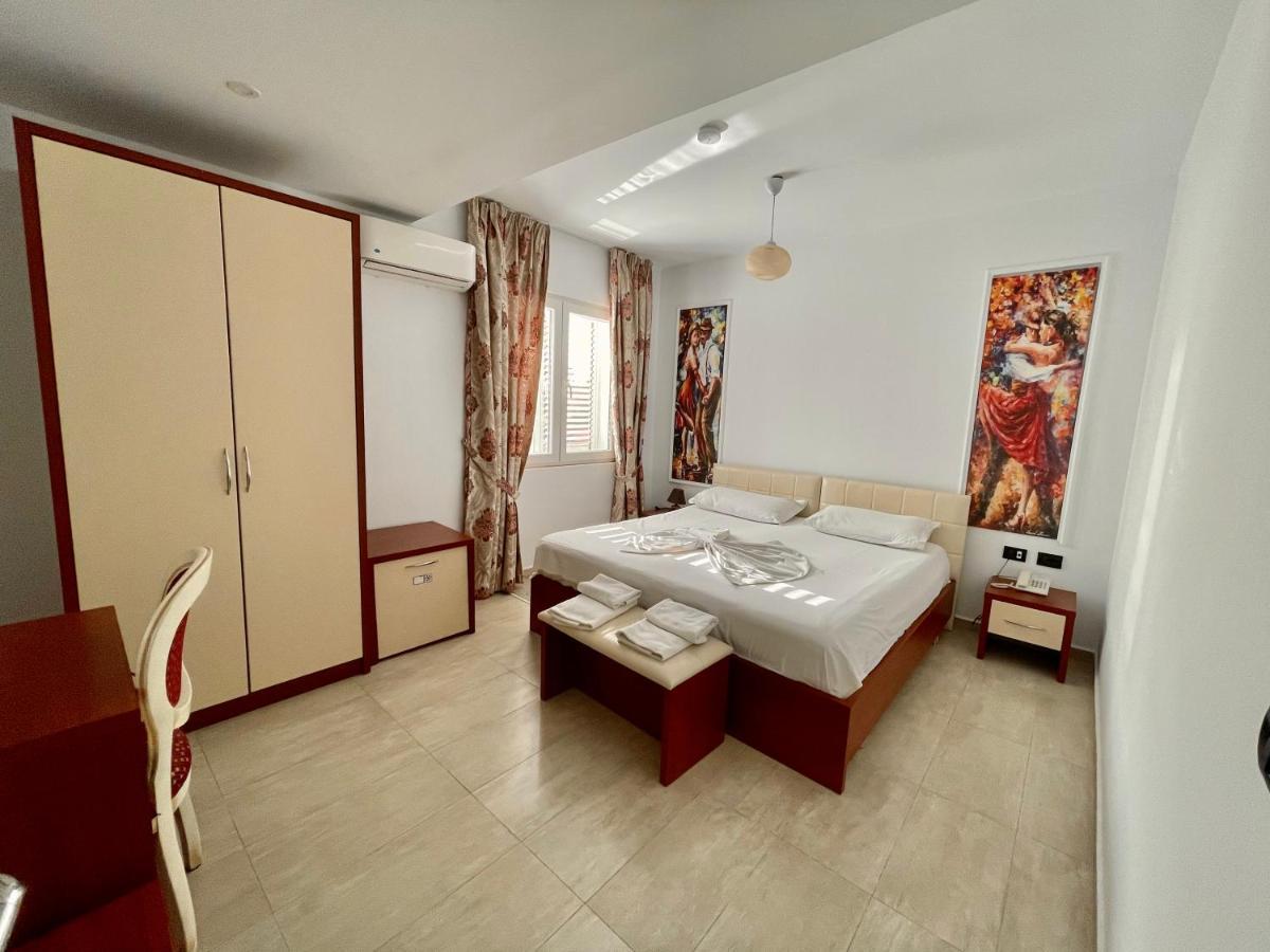 Vila Ada Hotel ティラナ エクステリア 写真