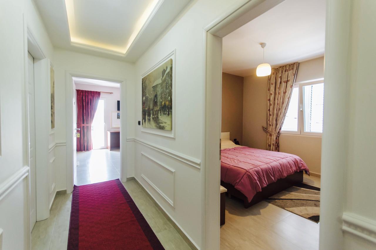 Vila Ada Hotel ティラナ エクステリア 写真