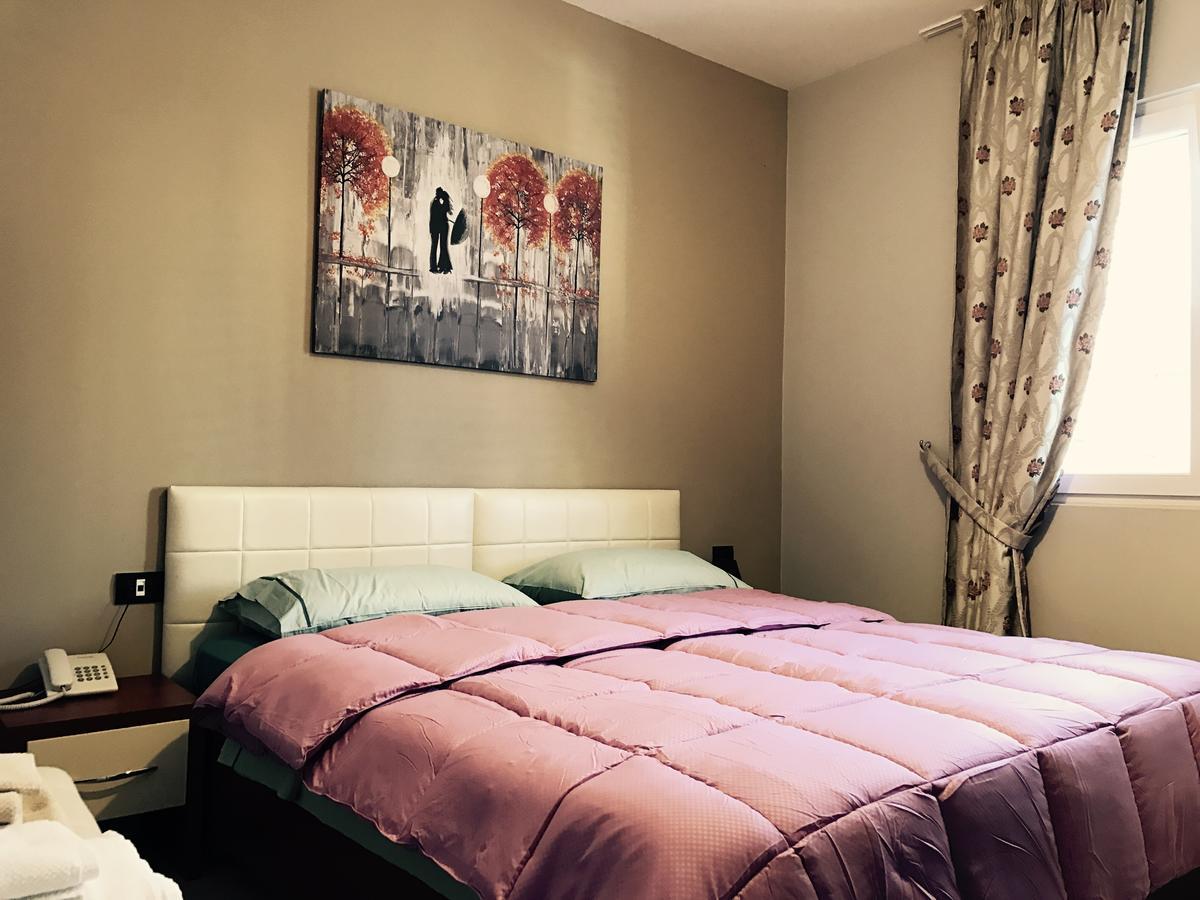 Vila Ada Hotel ティラナ エクステリア 写真