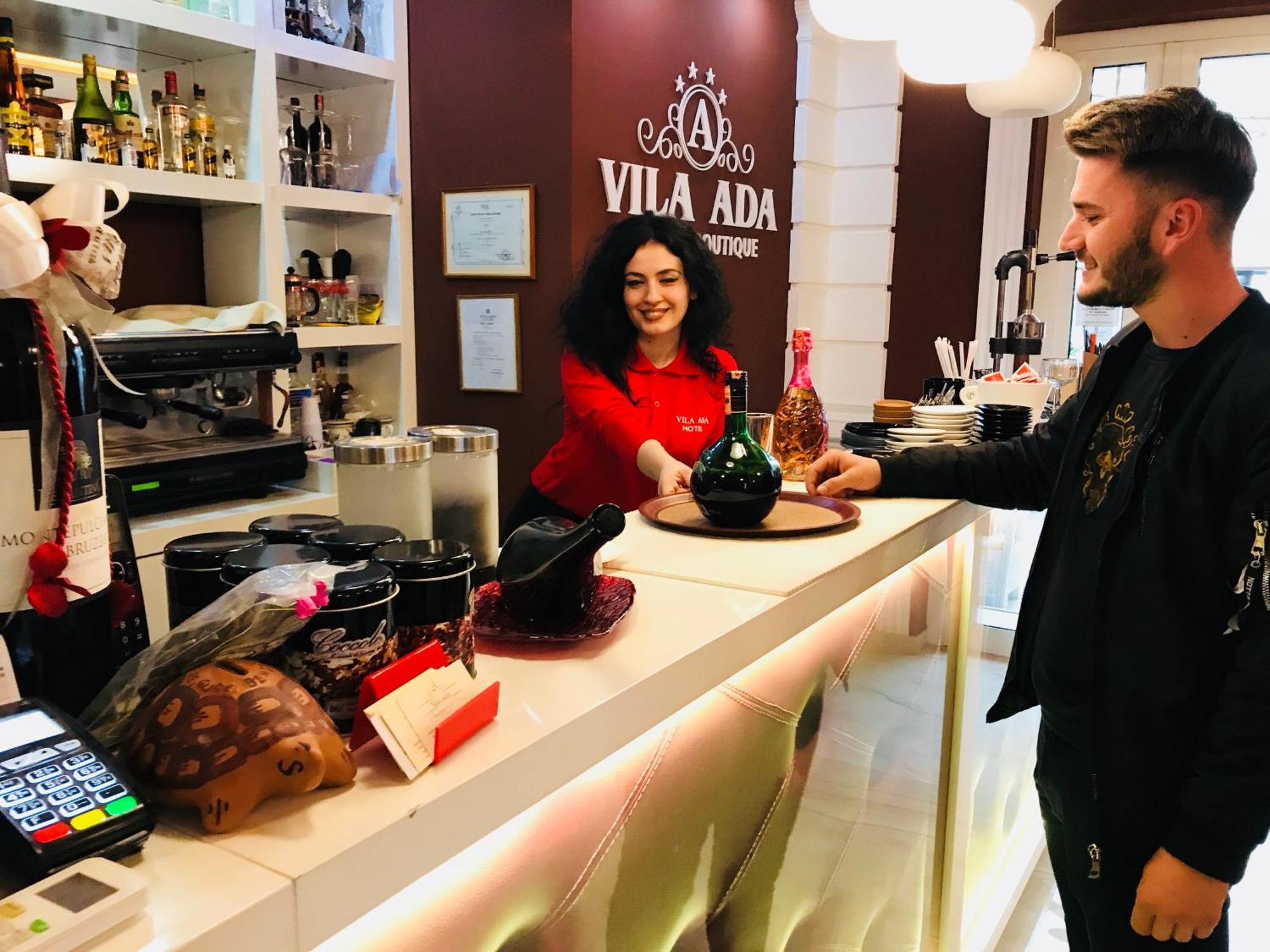 Vila Ada Hotel ティラナ エクステリア 写真
