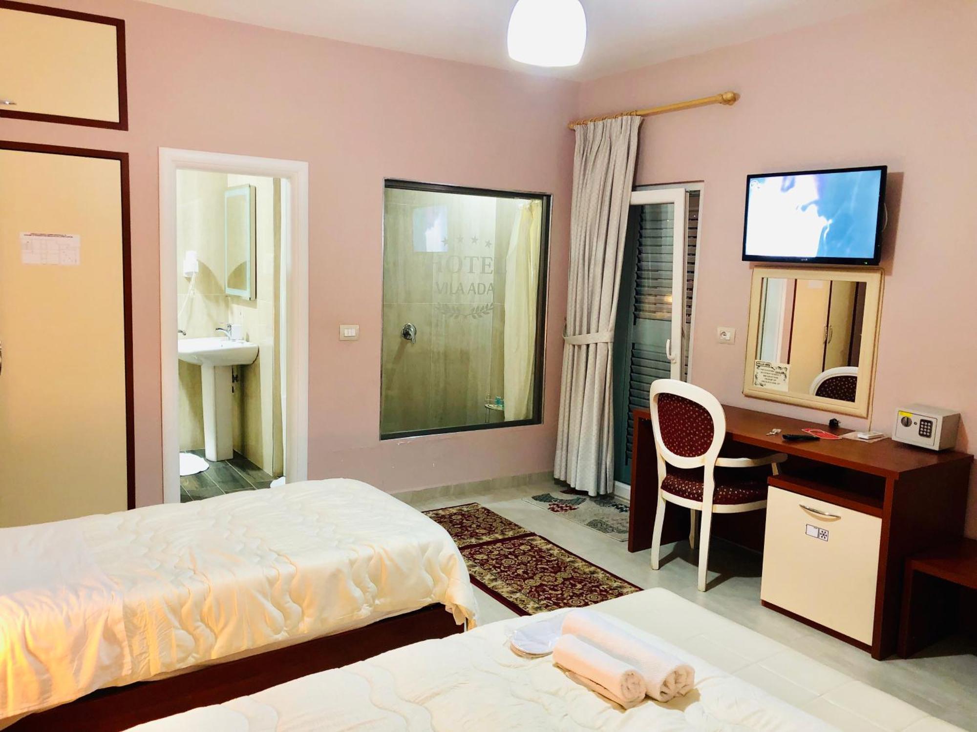 Vila Ada Hotel ティラナ エクステリア 写真
