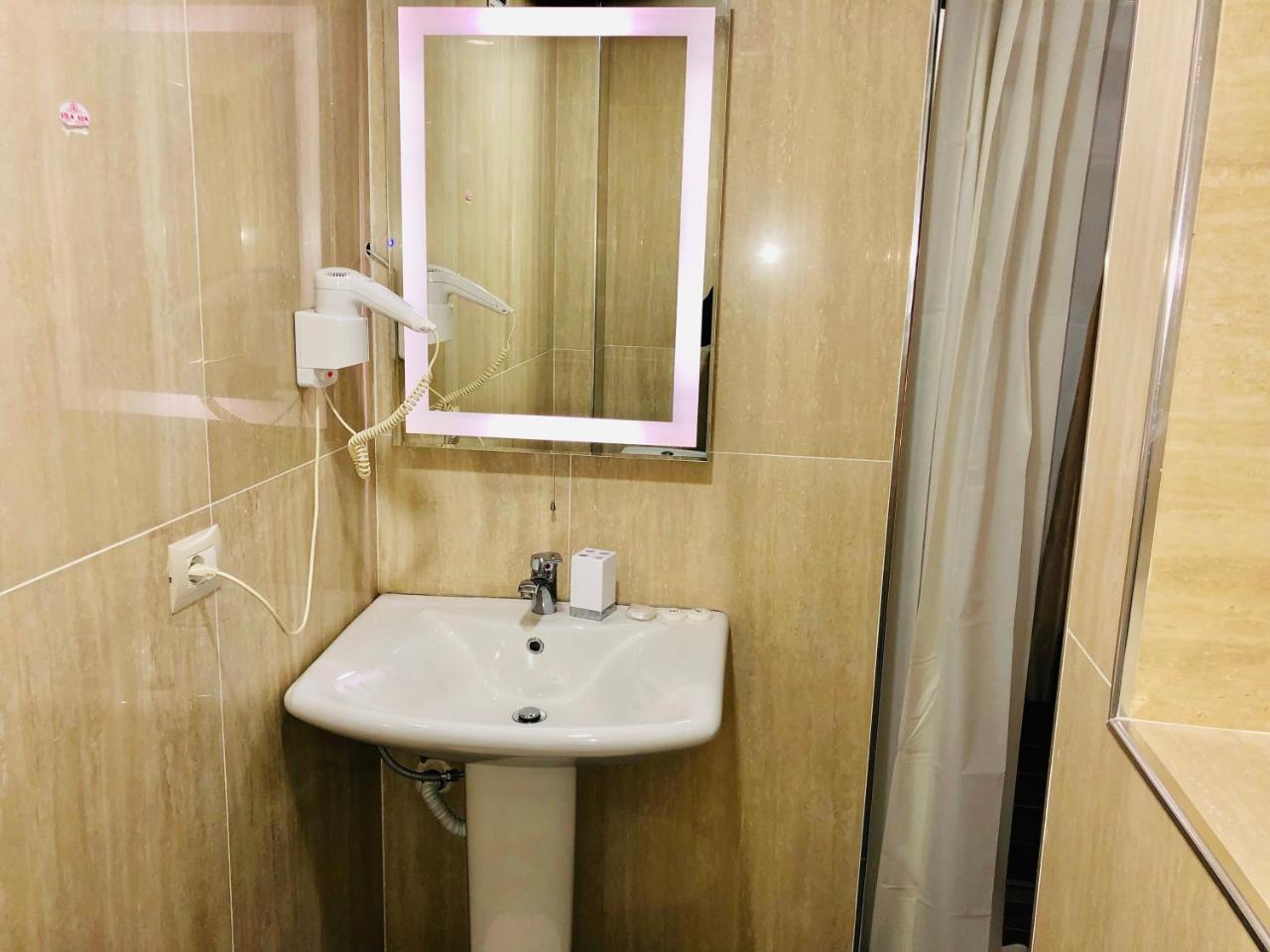 Vila Ada Hotel ティラナ エクステリア 写真
