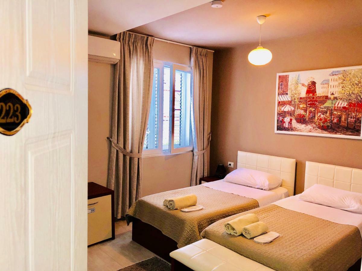 Vila Ada Hotel ティラナ エクステリア 写真